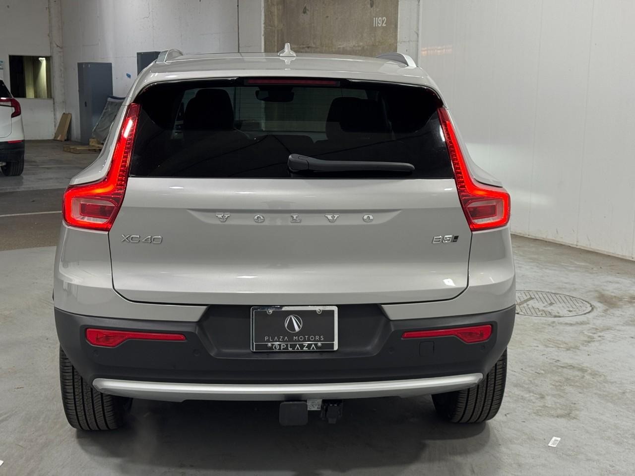 Volvo XC40 Vehicle Full-screen Gallery Image 4