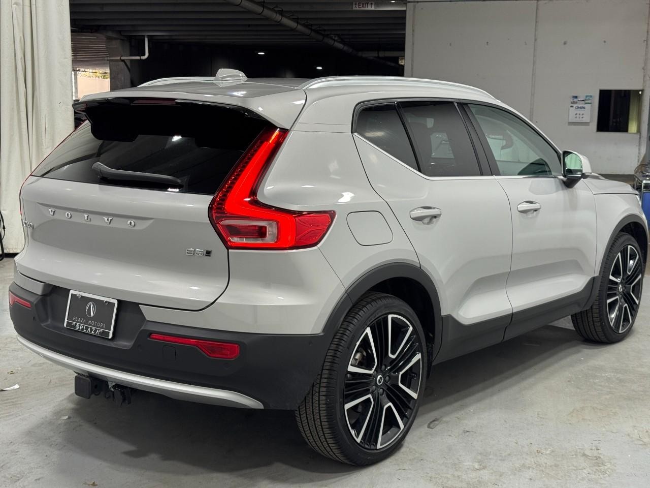 Volvo XC40 Vehicle Full-screen Gallery Image 5