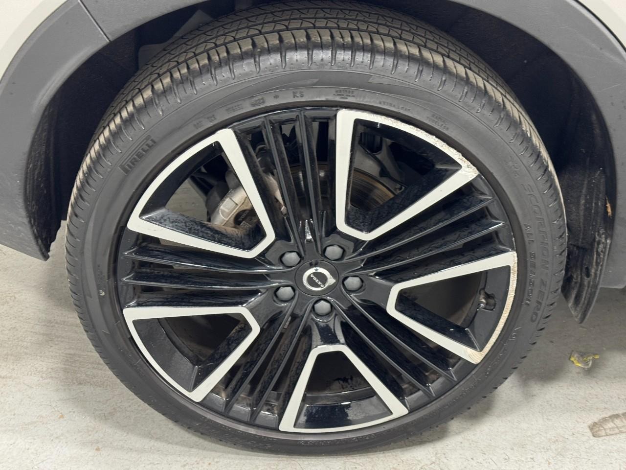 Volvo XC40 Vehicle Full-screen Gallery Image 6