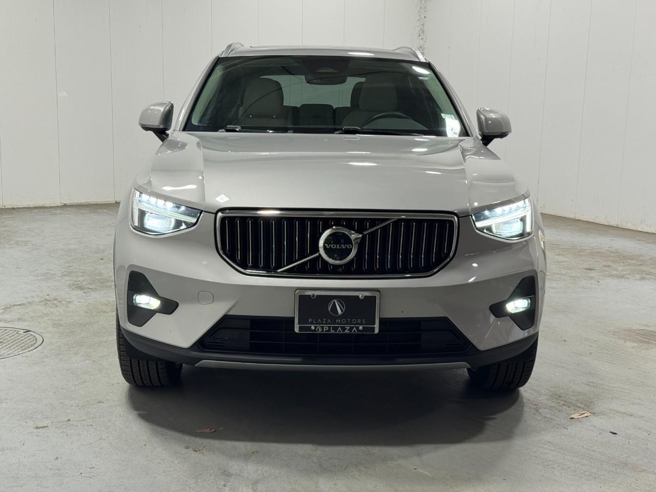 Volvo XC40 Vehicle Full-screen Gallery Image 8