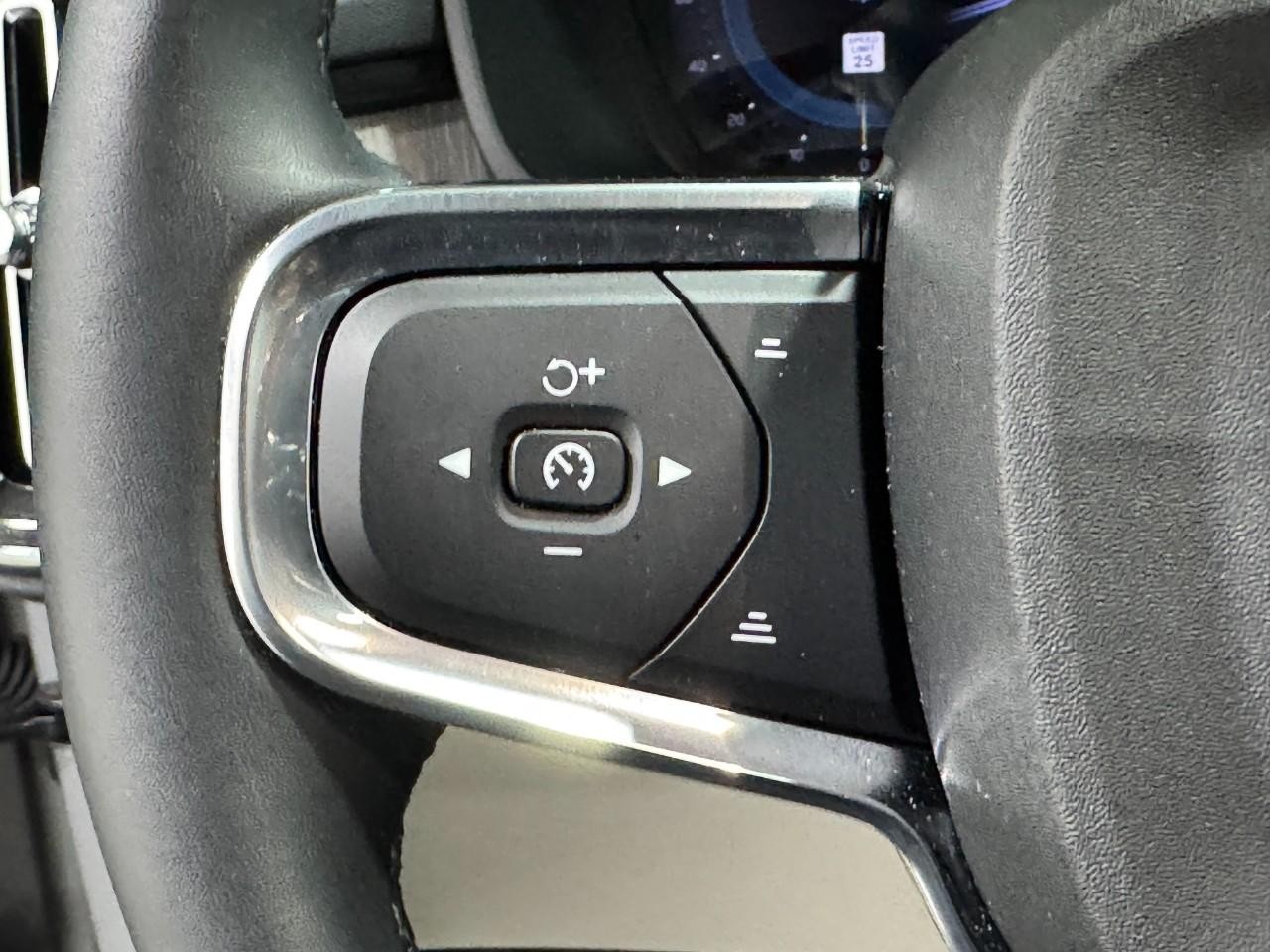 Volvo XC40 Vehicle Full-screen Gallery Image 19