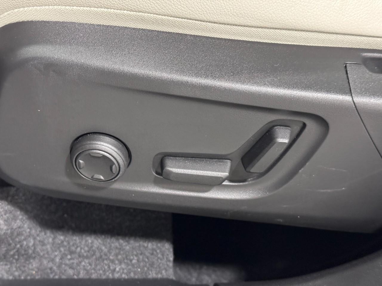 Volvo XC40 Vehicle Full-screen Gallery Image 30