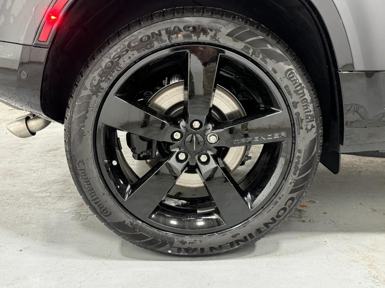 Land Rover Defender Vehicle Full-screen Gallery Image 5