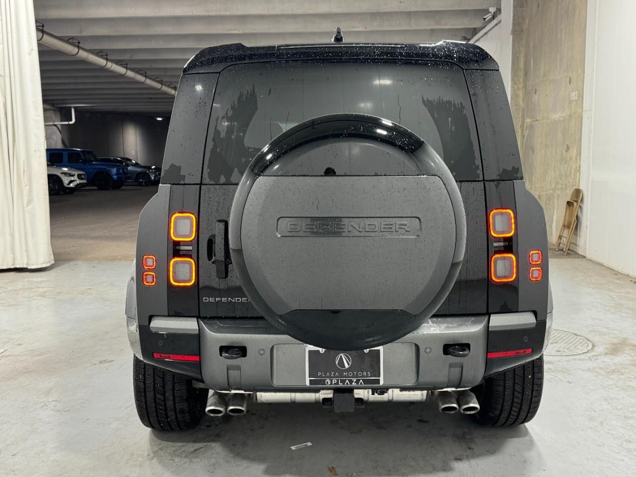 Land Rover Defender Vehicle Full-screen Gallery Image 9