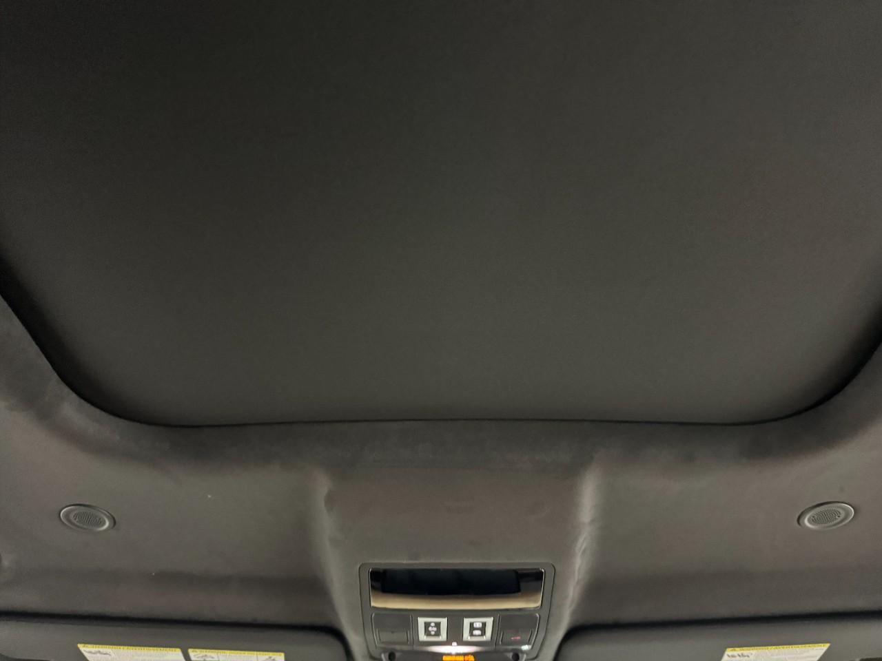 Land Rover Defender Vehicle Full-screen Gallery Image 12