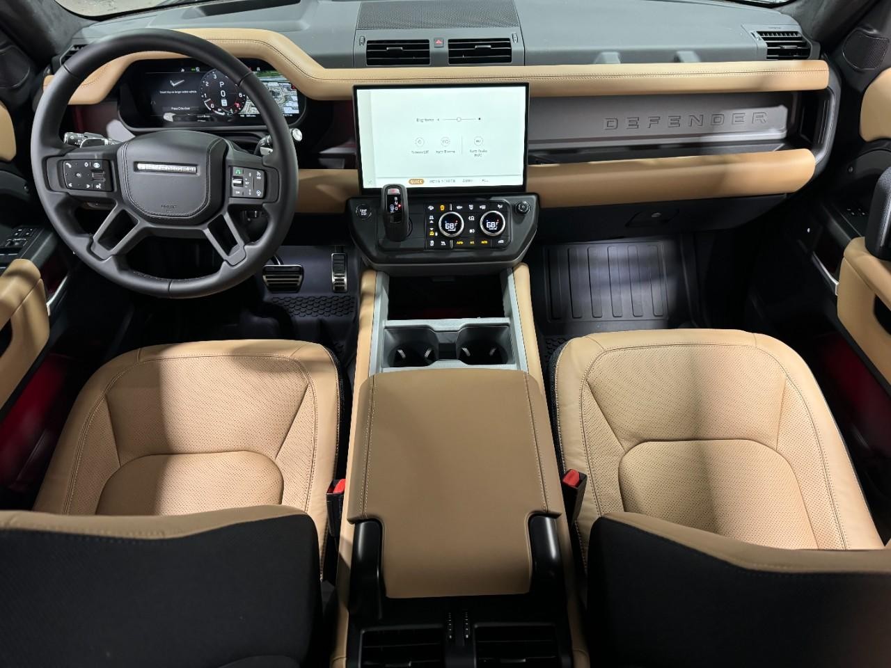 Land Rover Defender Vehicle Full-screen Gallery Image 13