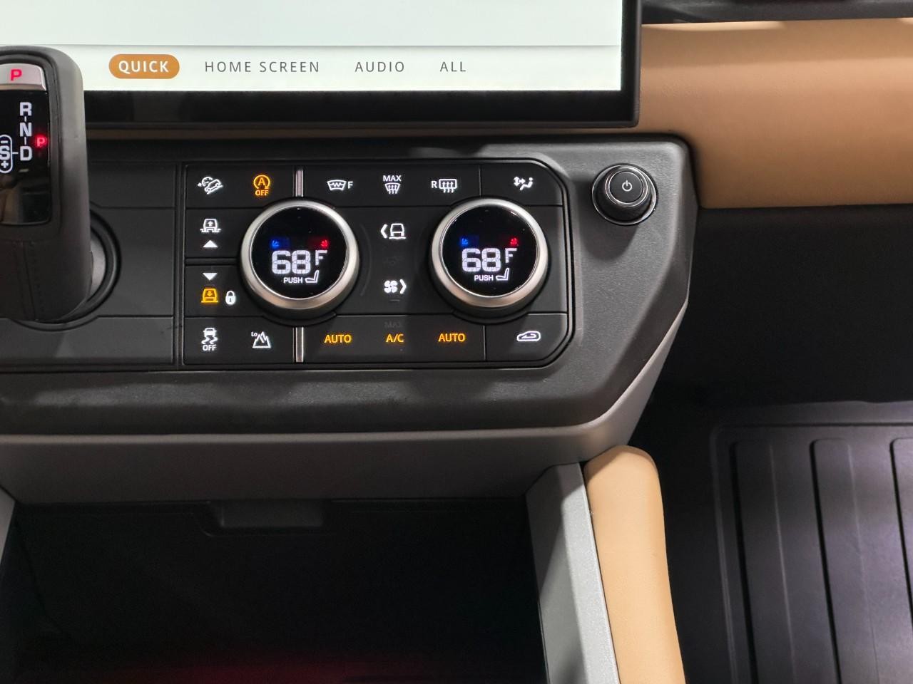 Land Rover Defender Vehicle Full-screen Gallery Image 16