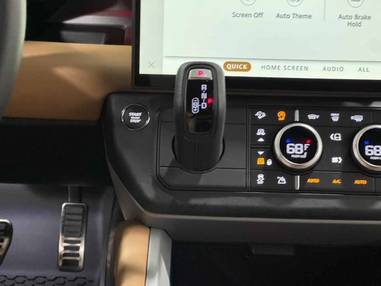 Land Rover Defender Vehicle Full-screen Gallery Image 17