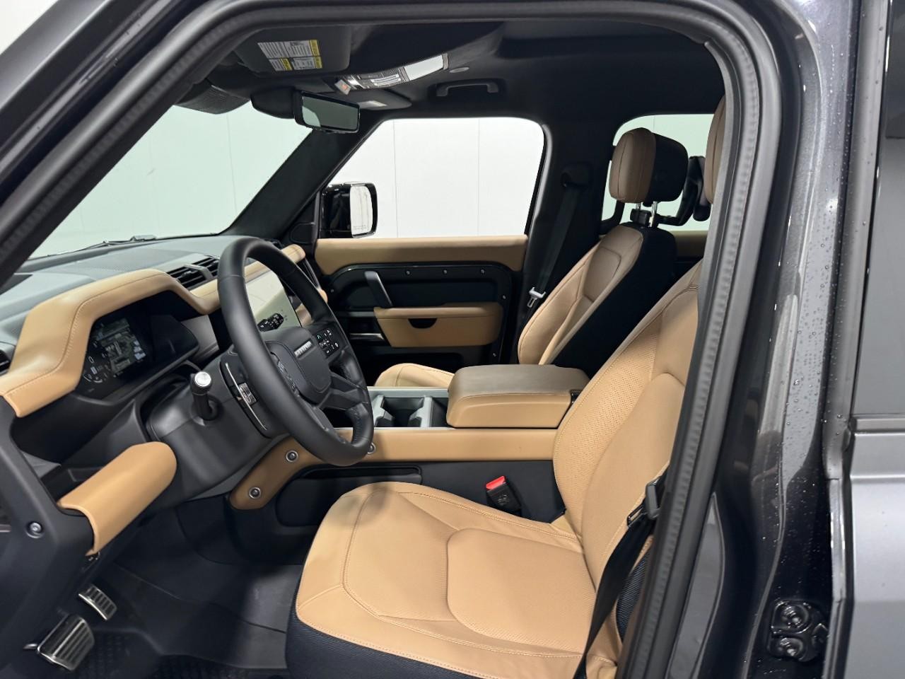 Land Rover Defender Vehicle Full-screen Gallery Image 26