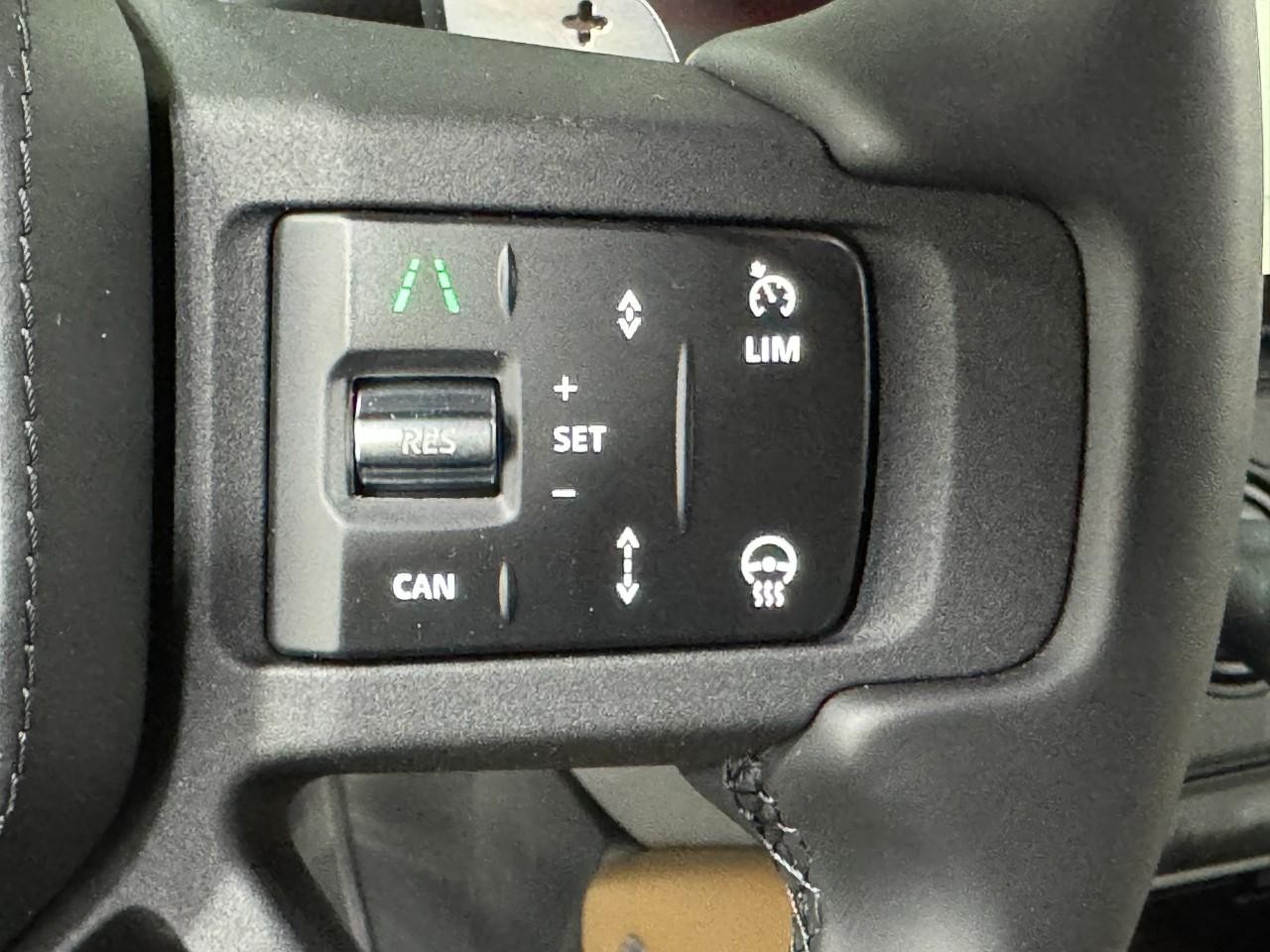 Land Rover Defender Vehicle Full-screen Gallery Image 31