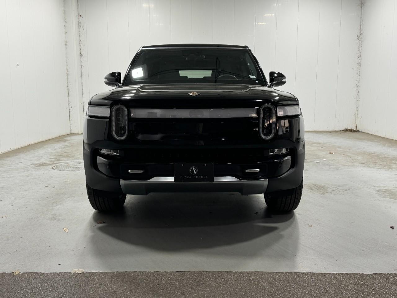 Rivian R1S Vehicle Full-screen Gallery Image 7