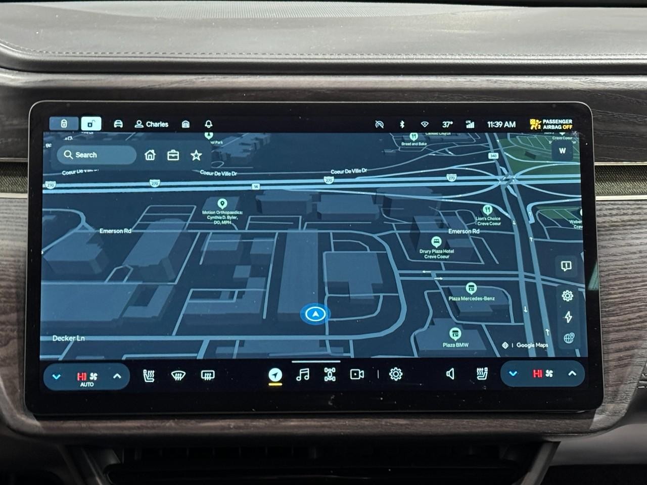 Rivian R1S Vehicle Full-screen Gallery Image 17