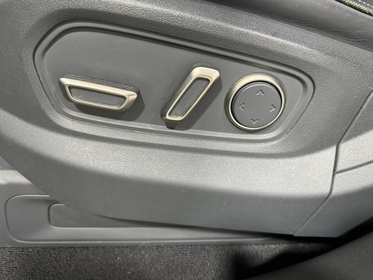 Rivian R1S Vehicle Full-screen Gallery Image 26