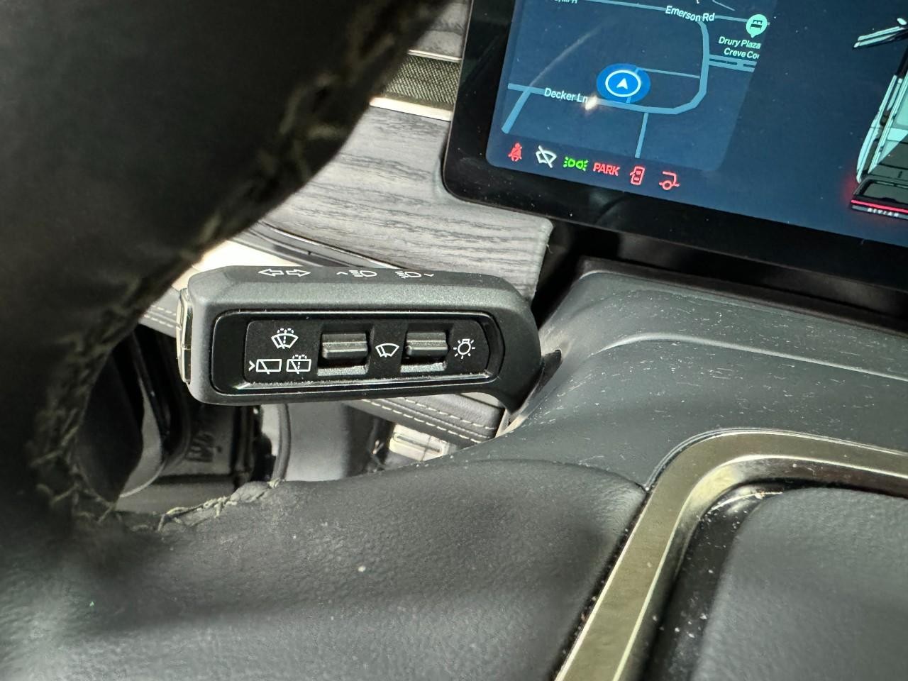 Rivian R1S Vehicle Full-screen Gallery Image 29