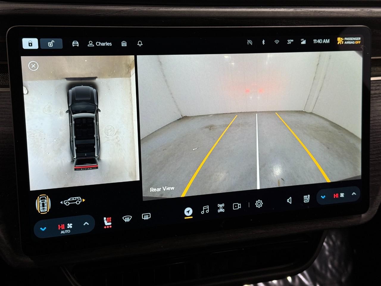 Rivian R1S Vehicle Full-screen Gallery Image 32