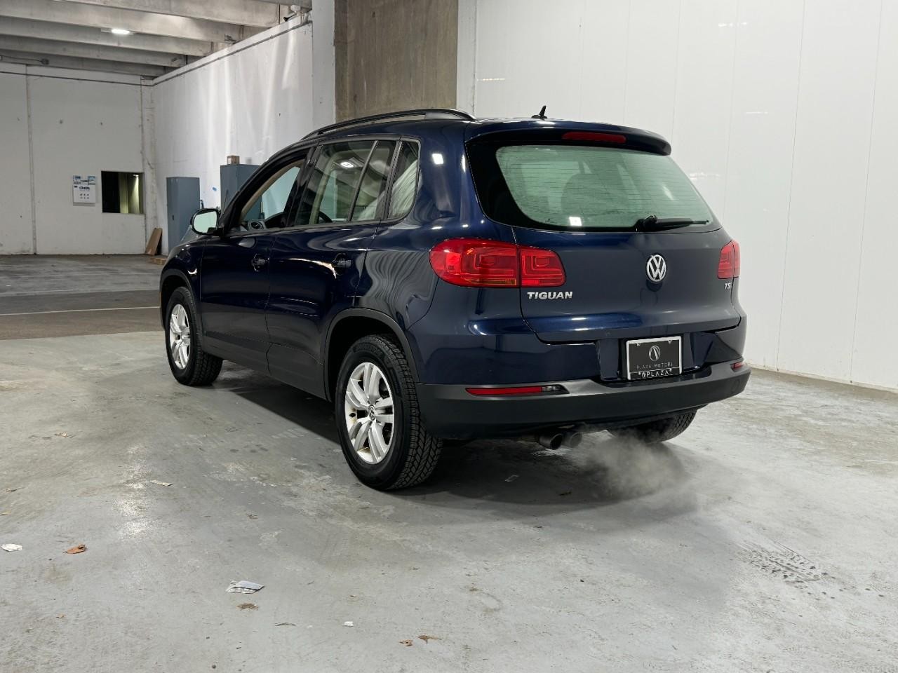 Volkswagen Tiguan Vehicle Full-screen Gallery Image 3