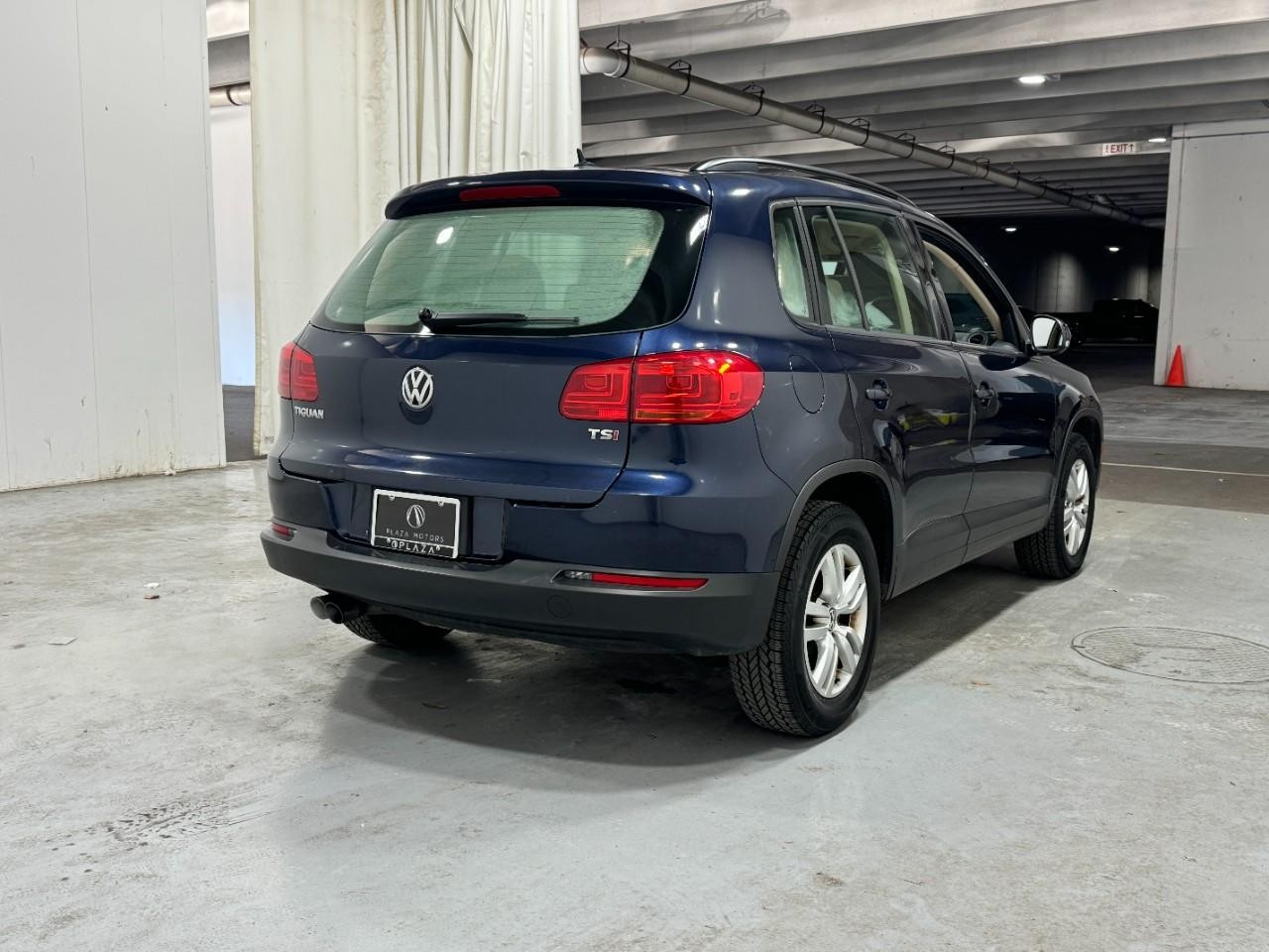 Volkswagen Tiguan Vehicle Full-screen Gallery Image 4