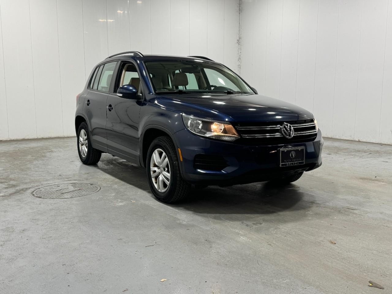 Volkswagen Tiguan Vehicle Full-screen Gallery Image 6