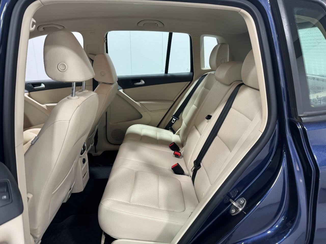 Volkswagen Tiguan Vehicle Full-screen Gallery Image 8