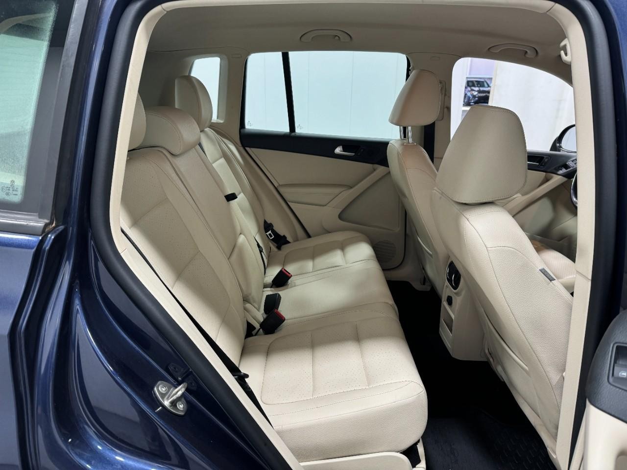 Volkswagen Tiguan Vehicle Full-screen Gallery Image 10