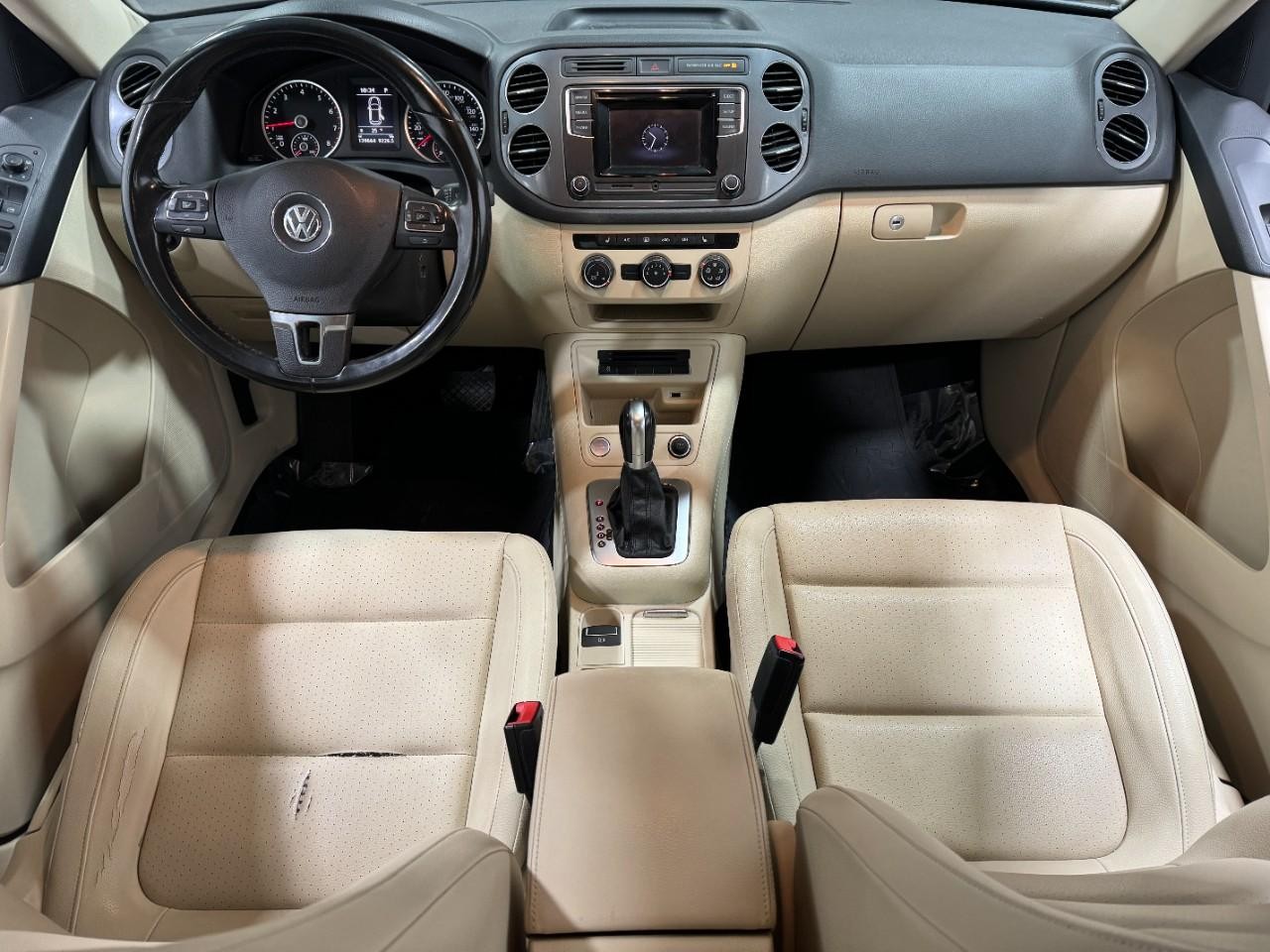 Volkswagen Tiguan Vehicle Full-screen Gallery Image 11