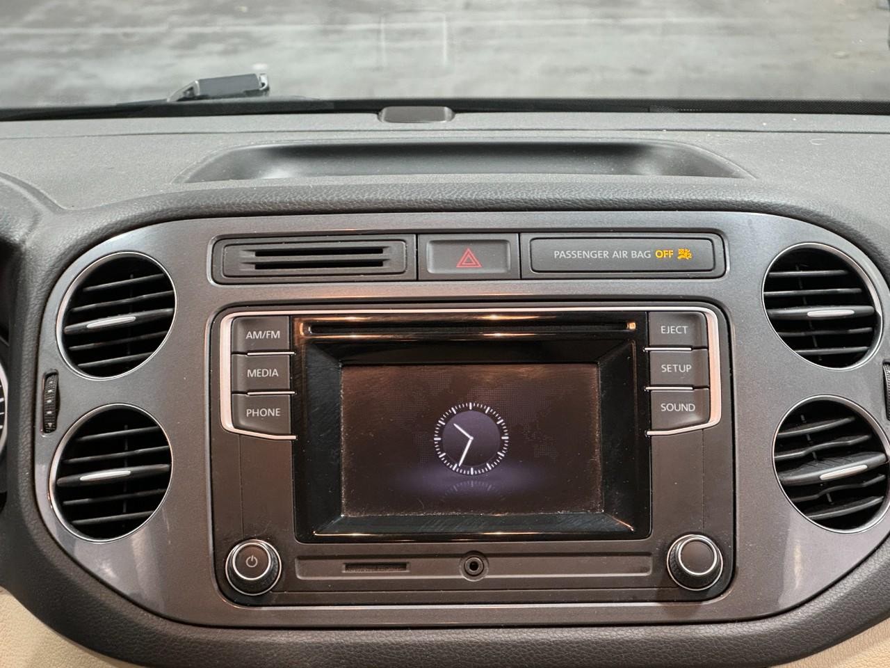 Volkswagen Tiguan Vehicle Full-screen Gallery Image 13