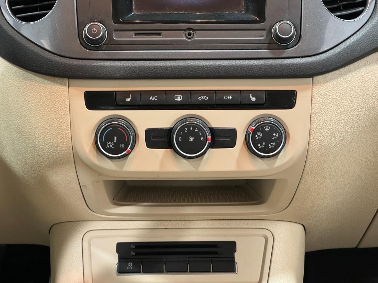 Volkswagen Tiguan Vehicle Full-screen Gallery Image 14