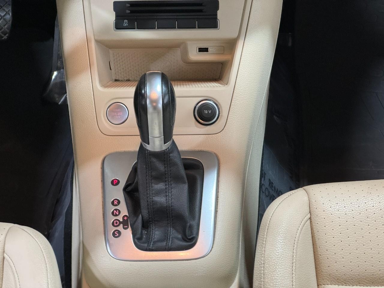 Volkswagen Tiguan Vehicle Full-screen Gallery Image 15