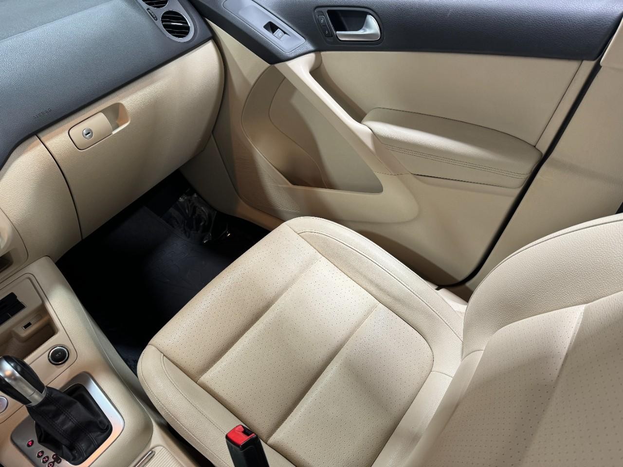 Volkswagen Tiguan Vehicle Full-screen Gallery Image 16