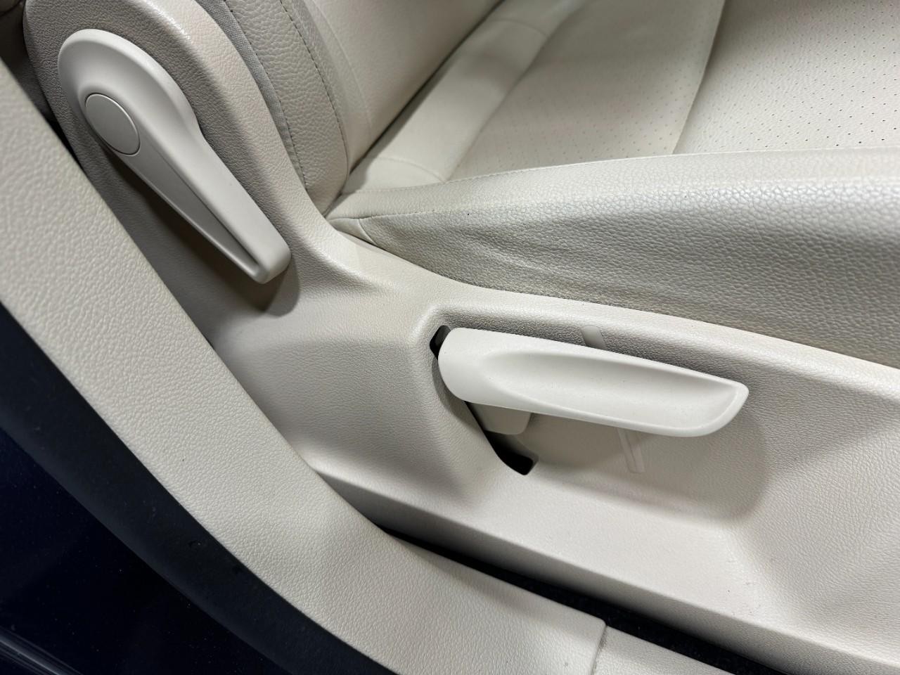 Volkswagen Tiguan Vehicle Full-screen Gallery Image 19