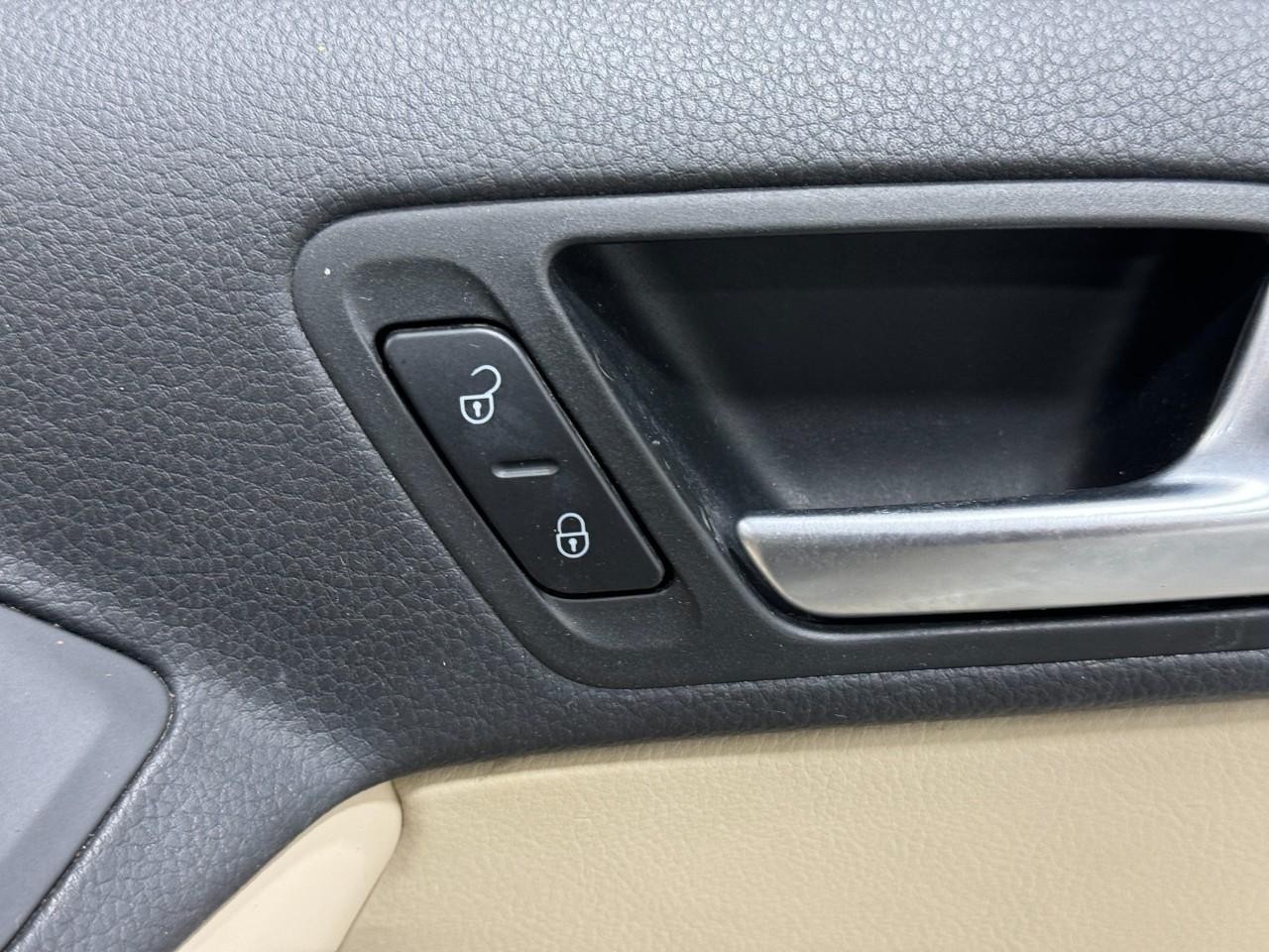 Volkswagen Tiguan Vehicle Full-screen Gallery Image 20