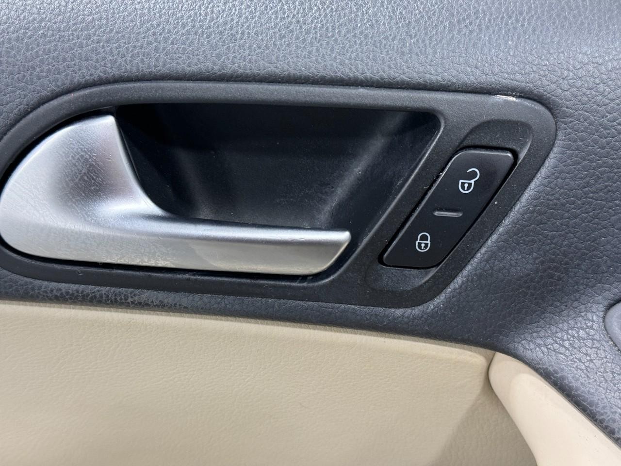 Volkswagen Tiguan Vehicle Full-screen Gallery Image 22