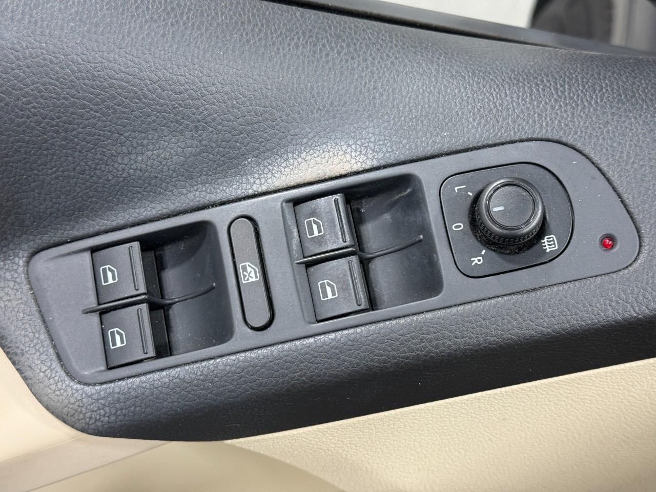 Volkswagen Tiguan Vehicle Full-screen Gallery Image 23