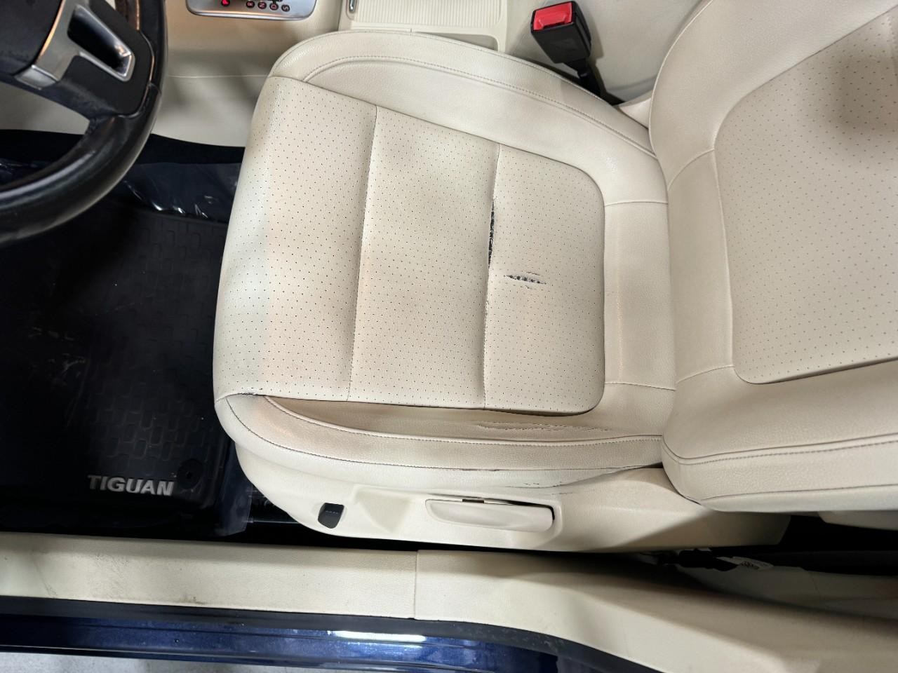 Volkswagen Tiguan Vehicle Full-screen Gallery Image 25