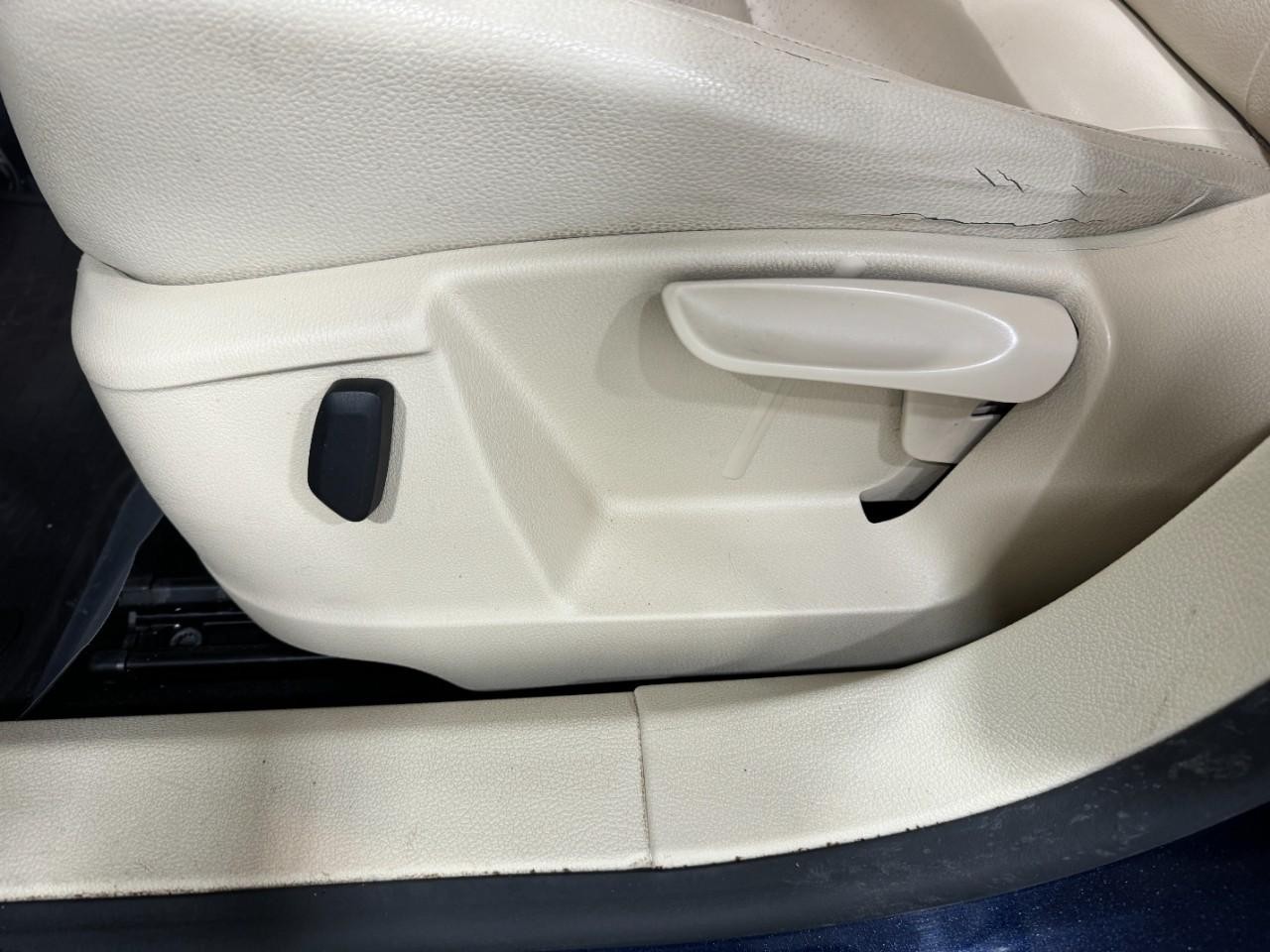 Volkswagen Tiguan Vehicle Full-screen Gallery Image 26