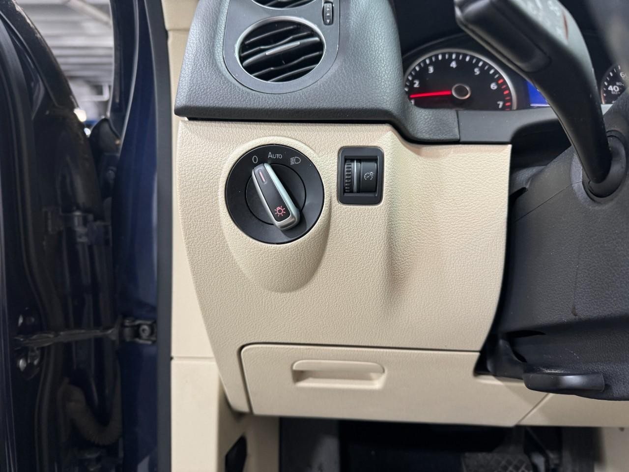 Volkswagen Tiguan Vehicle Full-screen Gallery Image 27