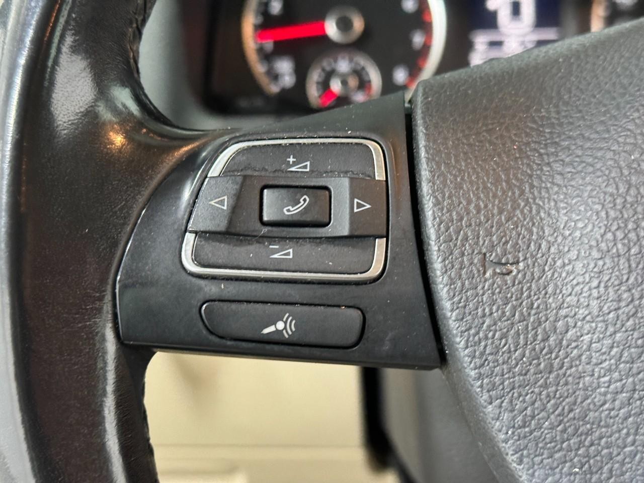 Volkswagen Tiguan Vehicle Full-screen Gallery Image 28