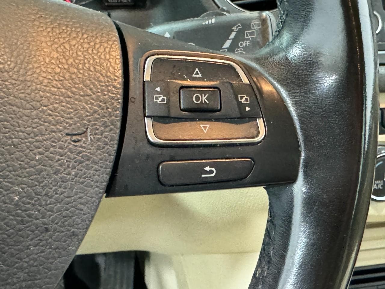 Volkswagen Tiguan Vehicle Full-screen Gallery Image 29