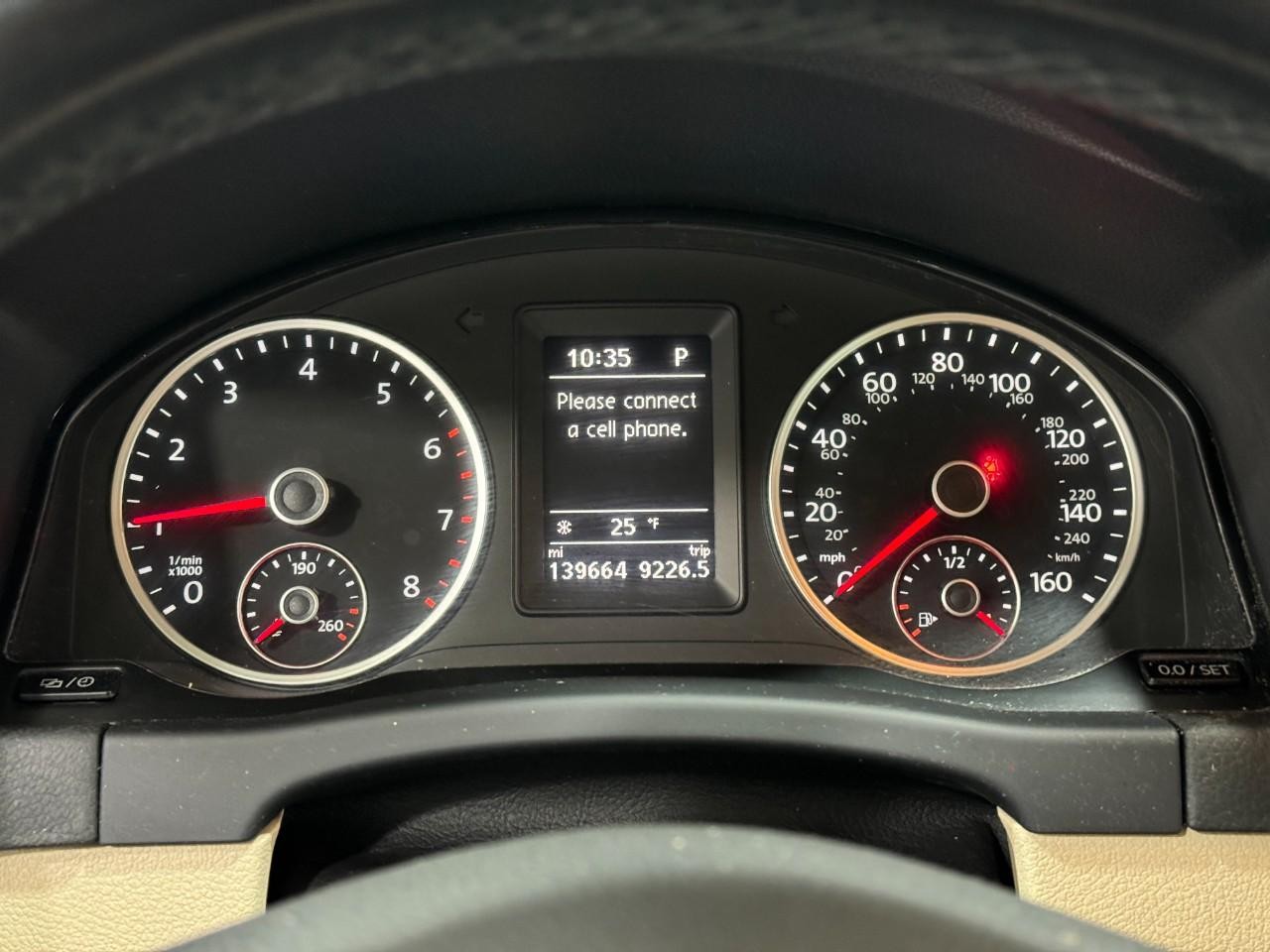 Volkswagen Tiguan Vehicle Full-screen Gallery Image 30