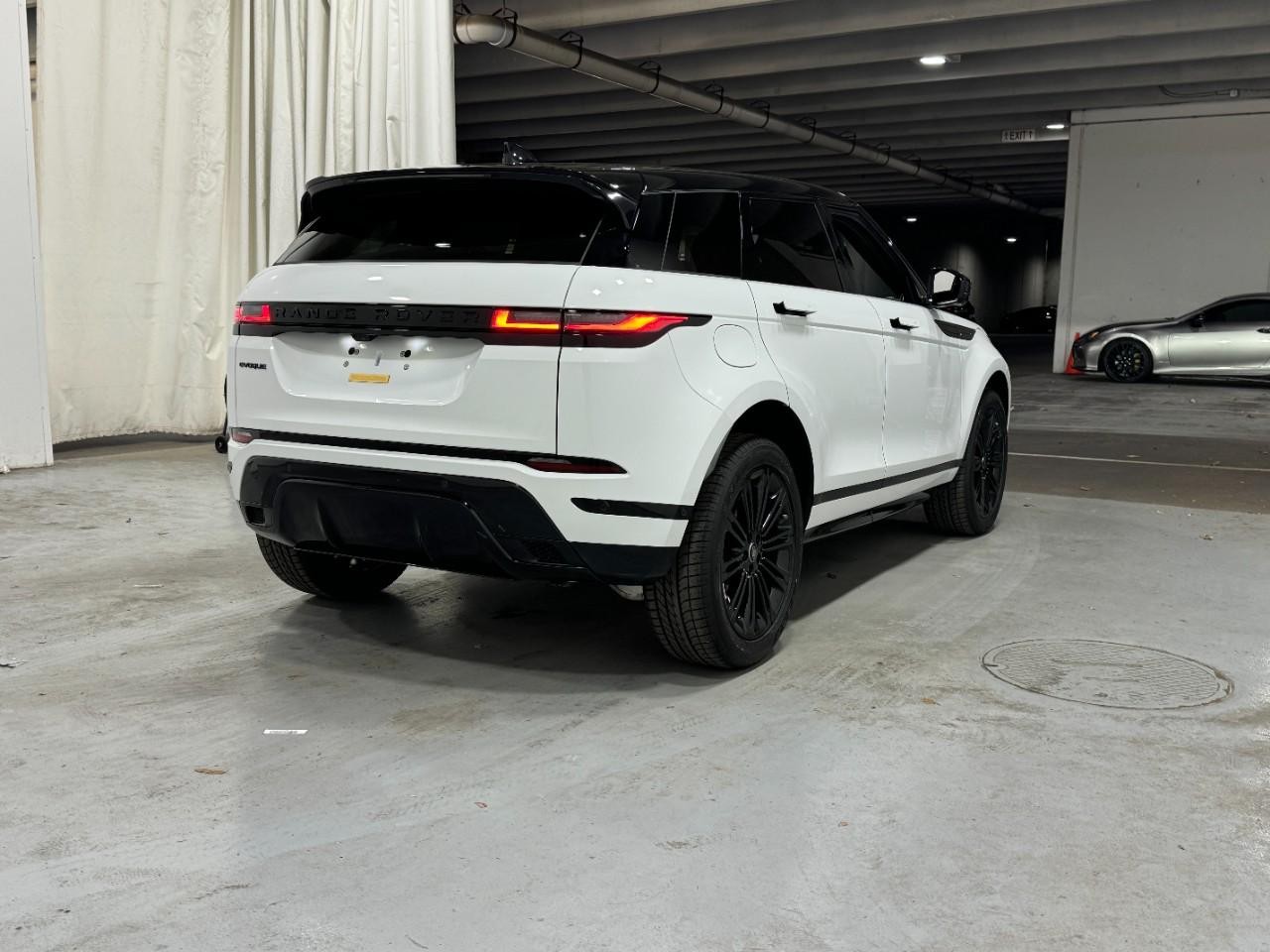 Land Rover Range Rover Evoque Vehicle Full-screen Gallery Image 4