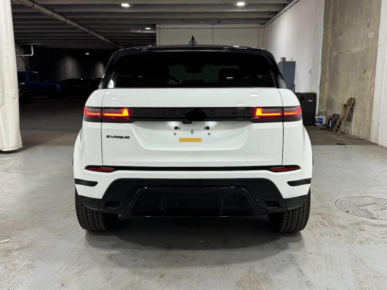 Land Rover Range Rover Evoque Vehicle Full-screen Gallery Image 9