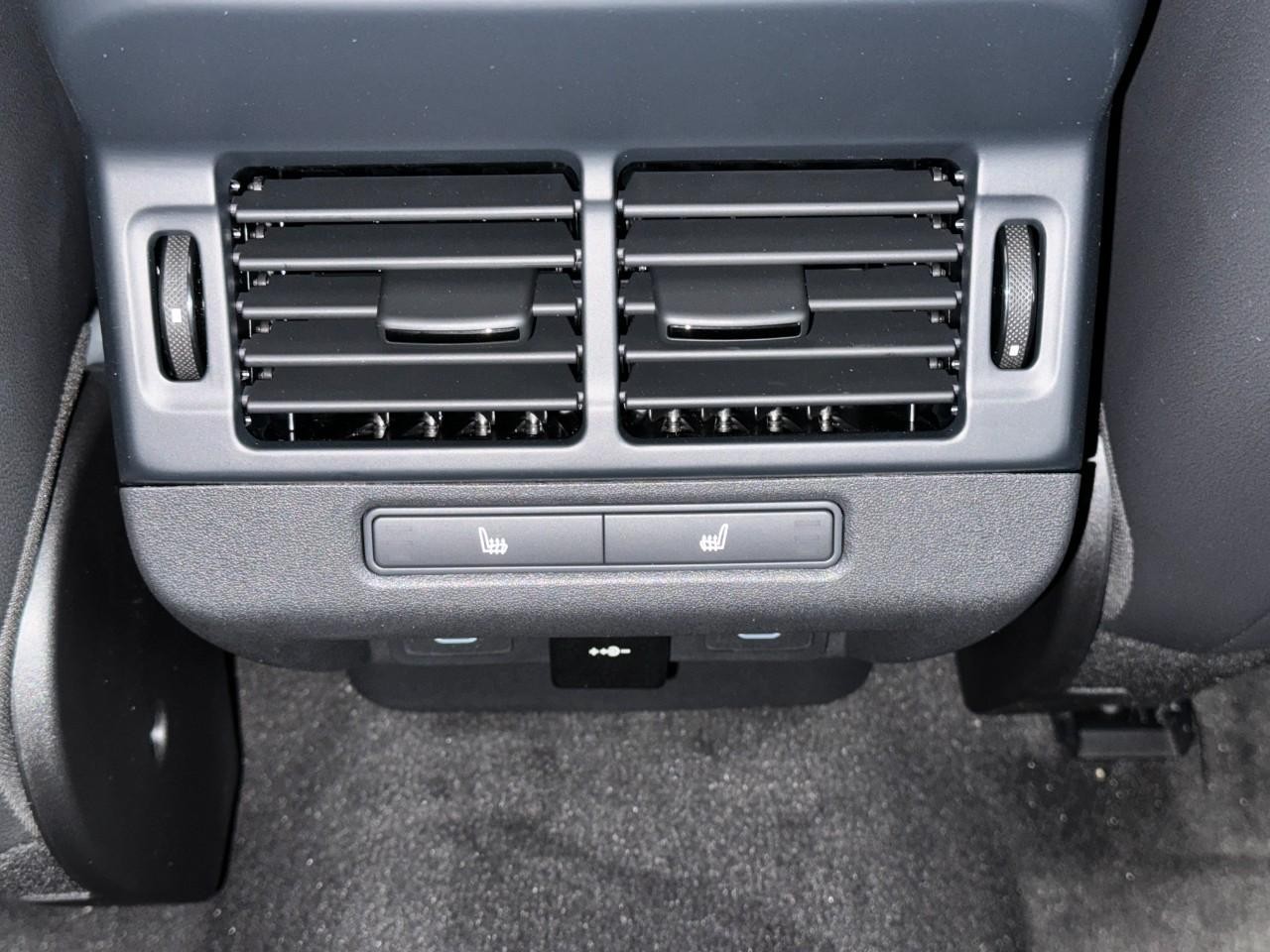 Land Rover Range Rover Evoque Vehicle Full-screen Gallery Image 11