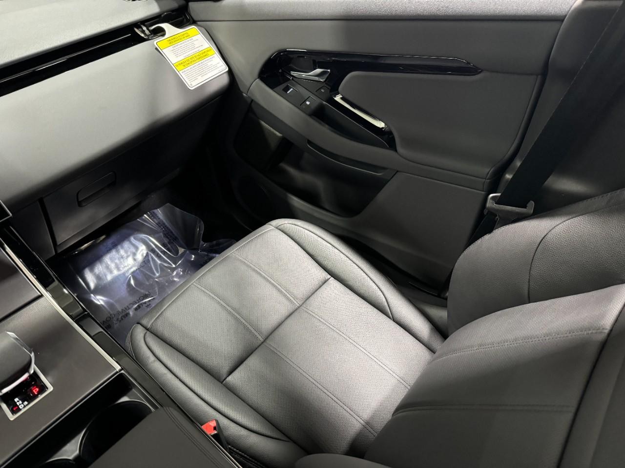 Land Rover Range Rover Evoque Vehicle Full-screen Gallery Image 16