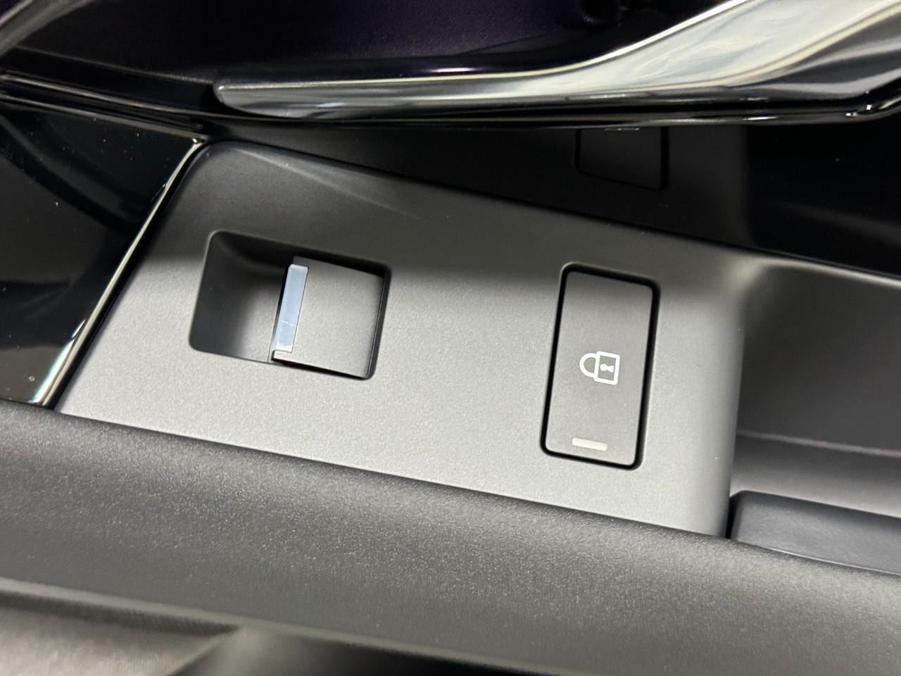 Land Rover Range Rover Evoque Vehicle Full-screen Gallery Image 20