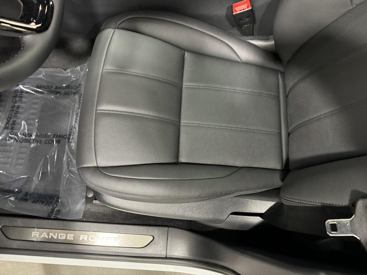 Land Rover Range Rover Evoque Vehicle Full-screen Gallery Image 25