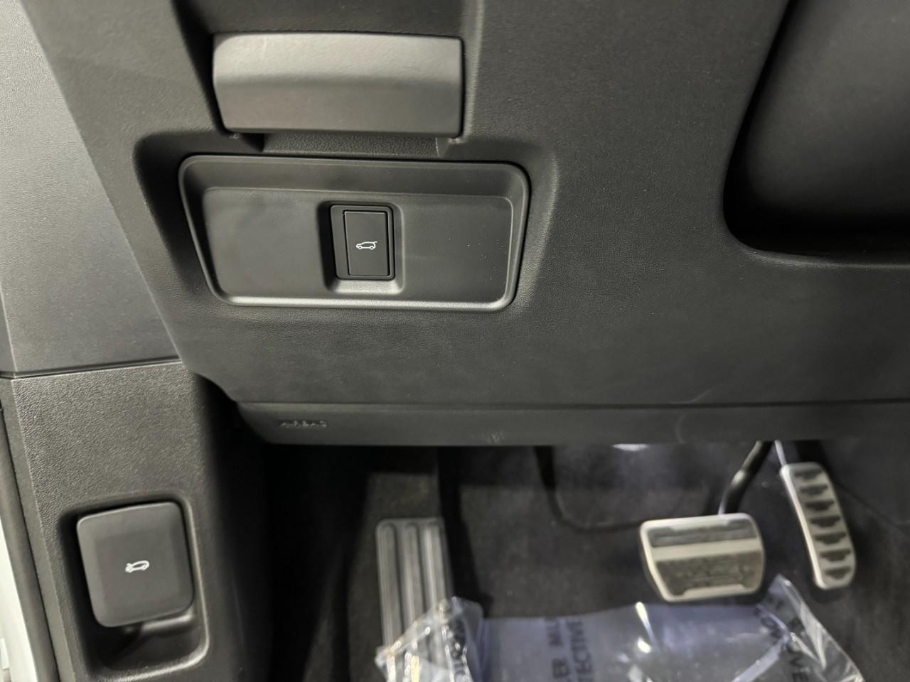 Land Rover Range Rover Evoque Vehicle Full-screen Gallery Image 27