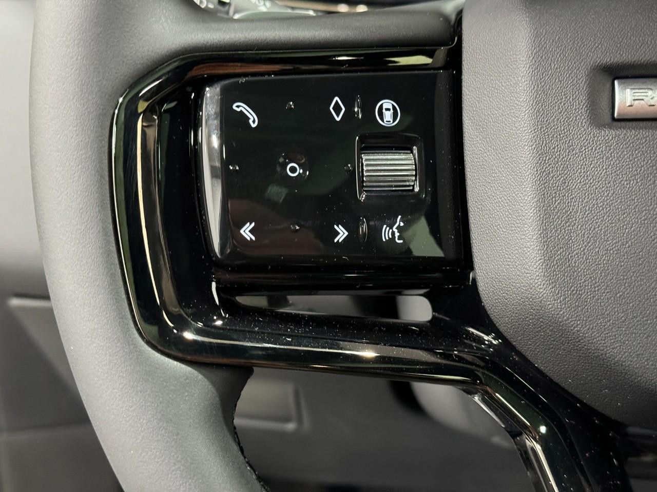 Land Rover Range Rover Evoque Vehicle Full-screen Gallery Image 28