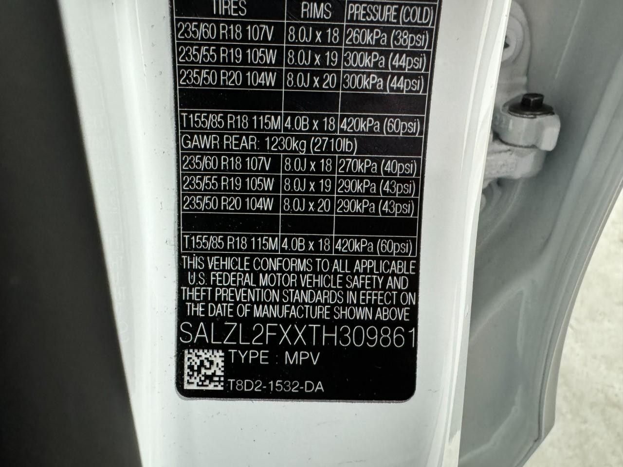 Land Rover Range Rover Evoque Vehicle Full-screen Gallery Image 32