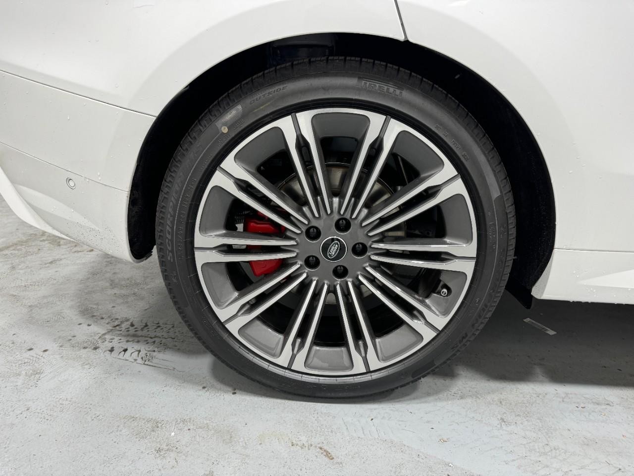 Land Rover Range Rover Sport Vehicle Full-screen Gallery Image 5