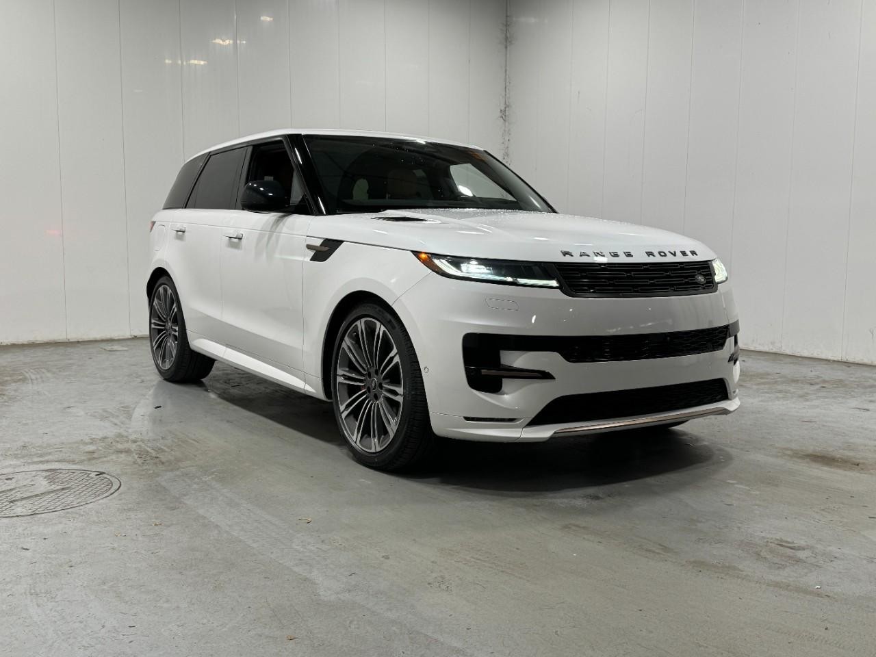 Land Rover Range Rover Sport Vehicle Full-screen Gallery Image 6